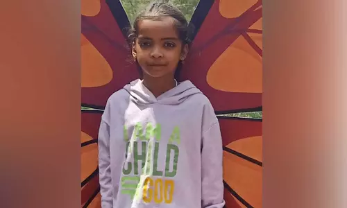 തിരുവനന്തപുരം നാവായിക്കുളത്ത് മരം വീണ് രണ്ടാം ക്ലാസുകാരി മരിച്ചു