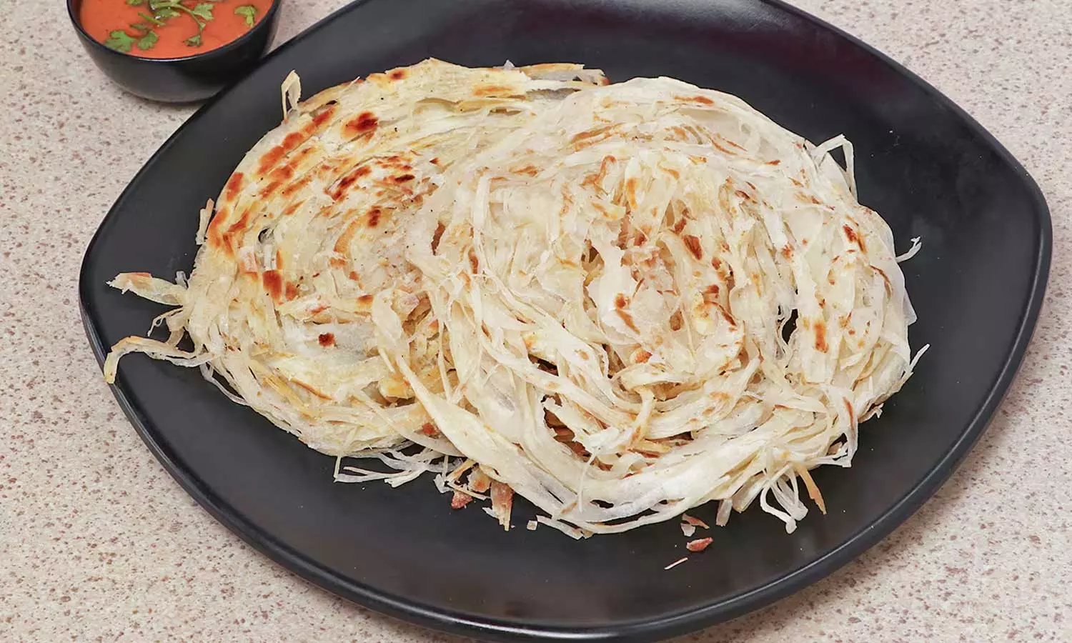 കൊല്ലത്ത് പൊറോട്ട കൊടുക്കാത്തതിന് ഹോട്ടൽ ഉടമയുടെ തല അടിച്ചു പൊട്ടിച്ചതായി പരാതി കൊല്ലത്ത് പൊറോട്ട കൊടുക്കാത്തതിന് ഹോട്ടൽ ഉടമയുടെ തല അടിച്ചു പൊട്ടിച്ചതായി പരാതി