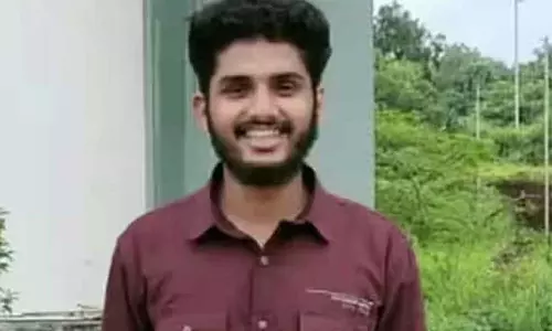 മാധ്യമപ്രവർത്തകന്റെ വീട്ടിൽ നിന്ന് ഭീകരവിരുദ്ധ സേന പിടിച്ചെടുത്തതിൽ കാൾ മാർക്സിന്റെ  പുസ്തകവും