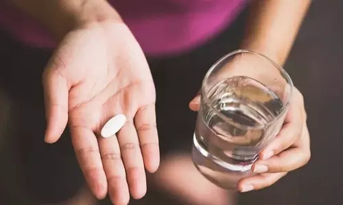 പനി വരുമ്പോഴേക്കും പാരസെറ്റാമോൾ കഴിക്കാറുണ്ടോ?  സ്വയം ചികിത്സയില്‍ മറഞ്ഞിരിക്കുന്ന അപകടങ്ങള്‍