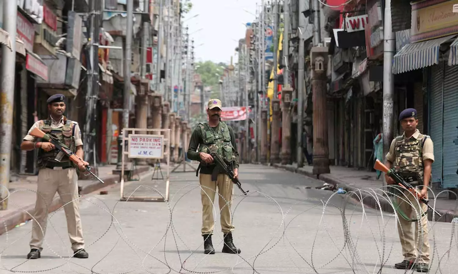 വെടിനിർത്തൽ തുടരാൻ ഇന്ത്യ-പാക് സൈനിക തലവന്മാർ തമ്മിലുള്ള ചർച്ചയിൽ ധാരണ