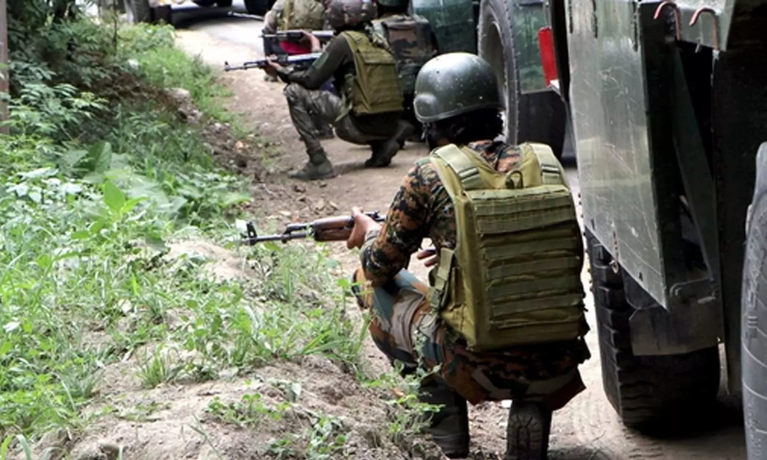 ജമ്മു കശ്മീരിലെ ഷോപിയാനയിൽ നാല് ഭീകരരെ സൈന്യം വധിച്ചു ജമ്മു കശ്മീരിലെ ഷോപിയാനയിൽ നാല് ഭീകരരെ സൈന്യം വധിച്ചു