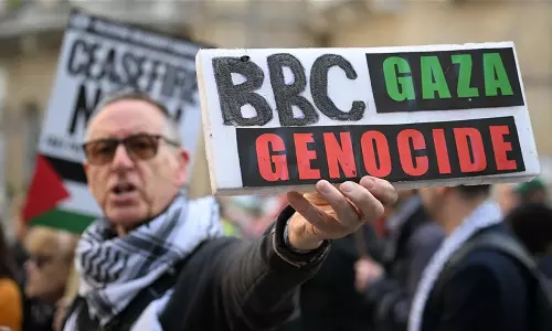 ‘ഗസ്സ’ ഡോക്യൂമെന്ററി പുറത്ത്വിടാതെ ബിബിസി; പ്രതിഷേധവുമായി പ്രമുഖരടക്കം രംഗത്ത് ‘ഗസ്സ’ ഡോക്യൂമെന്ററി പുറത്ത്വിടാതെ ബിബിസി; പ്രതിഷേധവുമായി പ്രമുഖരടക്കം രംഗത്ത്