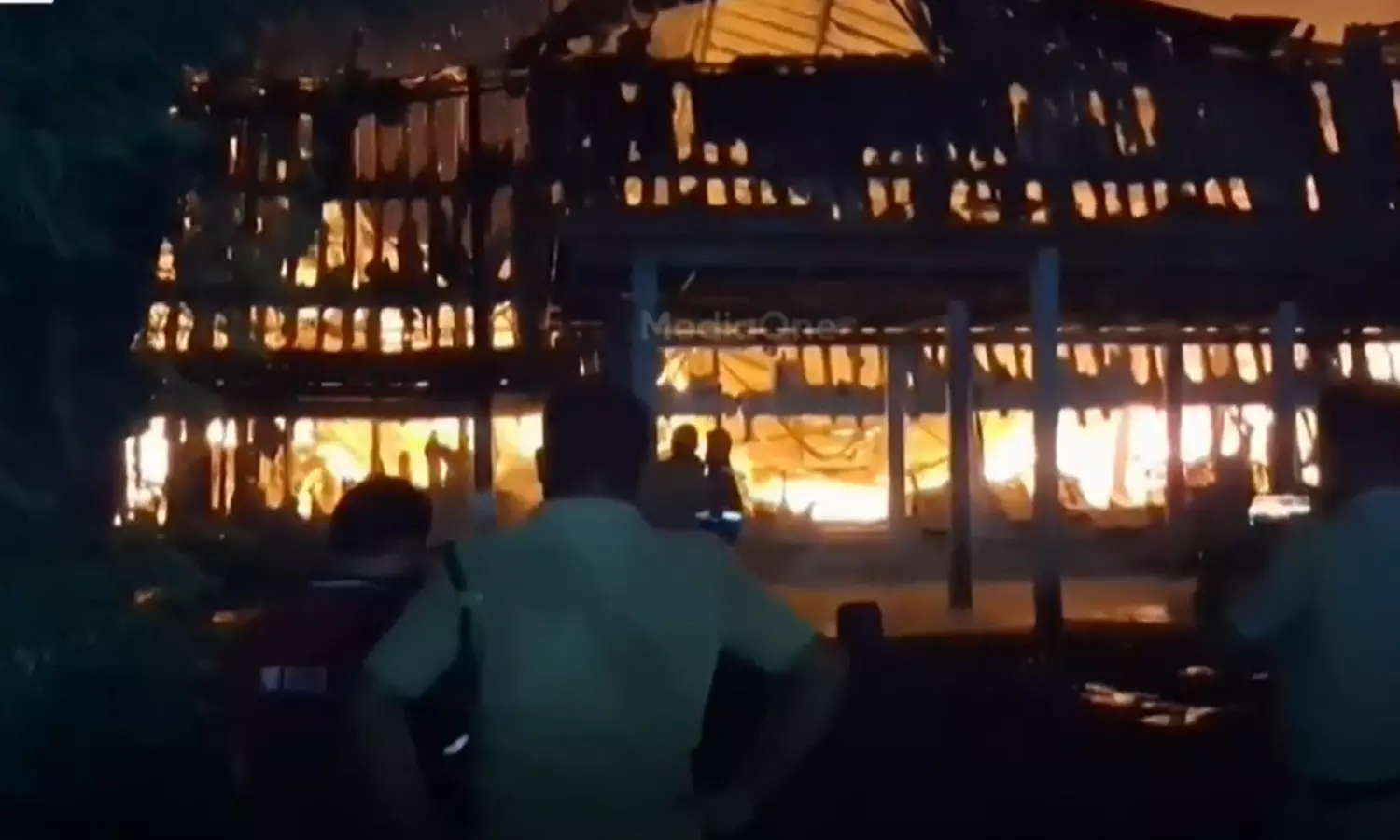 തിരുവല്ലയിലെ ബെവ്കോ ഗോഡൗണിലെ തീപിടിത്തം: 10 കോടി രൂപയുടെ നഷ്ടമുണ്ടായതായി ബിവറേജസ് തിരുവല്ലയിലെ ബെവ്കോ ഗോഡൗണിലെ തീപിടിത്തം: 10 കോടി രൂപയുടെ നഷ്ടമുണ്ടായതായി ബിവറേജസ്