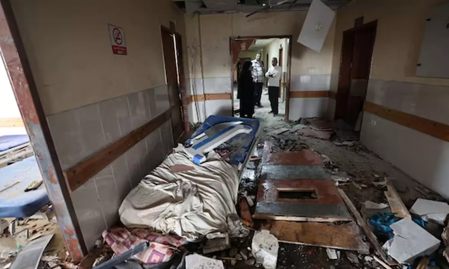 ഹമാസ് നേതാവ് മുഹമ്മദ് സിൻവാറിനെ വധിക്കാനെന്ന വ്യാജേന ഗസ്സയിലെ യൂറോപ്യൻ ഹോസ്പിറ്റൽ തകർത്ത് ഇസ്രായേൽ; 65 പേർ കൊല്ലപ്പെട്ടു ഹമാസ് നേതാവ് മുഹമ്മദ് സിൻവാറിനെ വധിക്കാനെന്ന വ്യാജേന ഗസ്സയിലെ യൂറോപ്യൻ ഹോസ്പിറ്റൽ തകർത്ത് ഇസ്രായേൽ; 65 പേർ കൊല്ലപ്പെട്ടു