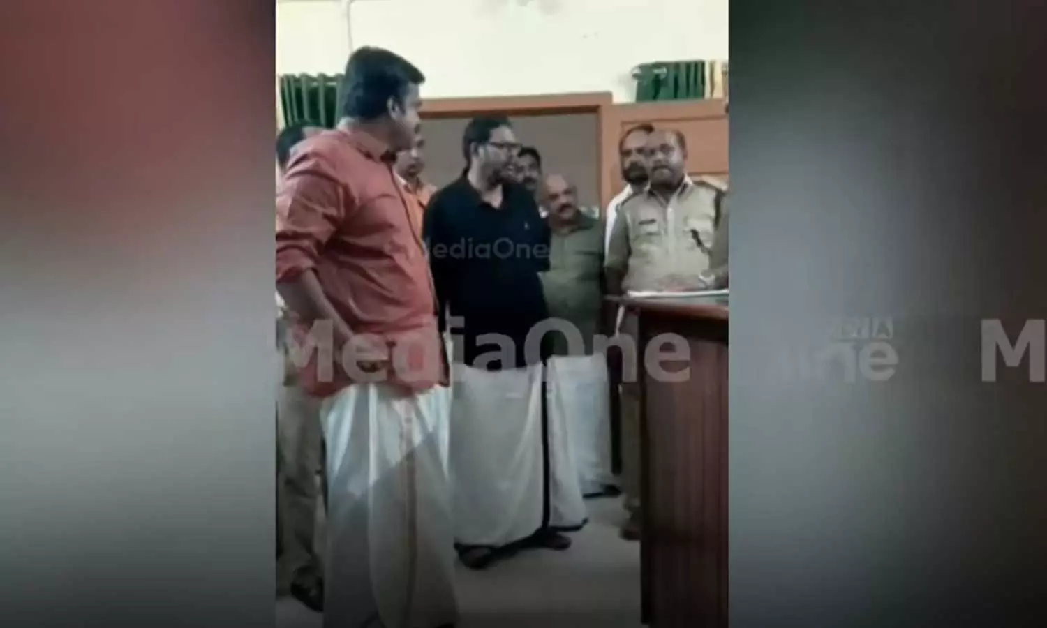 യുവാവിനെ അന്യായമായി കസ്റ്റഡിയിൽ വെച്ചതാണ് ചോദ്യം ചെയ്തത്; കസ്റ്റഡിയിലുള്ളയാളെ ബലമായി മോചിപ്പിച്ച സംഭവത്തിൽ ജനീഷ് കുമാർ എംഎൽഎ