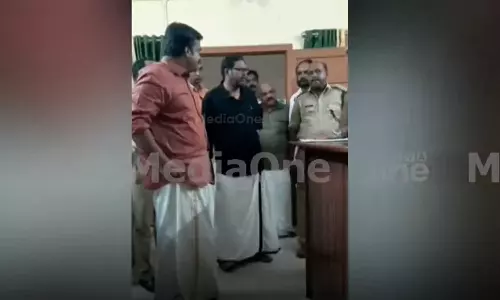 യുവാവിനെ അന്യായമായി കസ്റ്റഡിയിൽ വെച്ചതാണ് ചോദ്യം ചെയ്തത്; കസ്റ്റഡിയിലുള്ളയാളെ ബലമായി മോചിപ്പിച്ച സംഭവത്തിൽ ജനീഷ് കുമാർ എംഎൽഎ