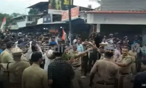 കണ്ണൂർ മലപ്പട്ടത്ത് സിപിഎം-യൂത്ത് കോൺഗ്രസ് സംഘർഷം