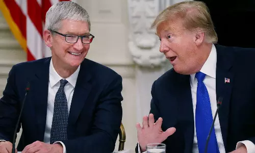 ആപ്പിൾ ഇന്ത്യയിലേക്ക് ഐഫോൺ നിർമ്മാണം മാറ്റുന്നത് നിർത്തണമെന്ന് ഡൊണാൾഡ് ട്രംപ് ആപ്പിൾ ഇന്ത്യയിലേക്ക് ഐഫോൺ നിർമ്മാണം മാറ്റുന്നത് നിർത്തണമെന്ന് ഡൊണാൾഡ് ട്രംപ്