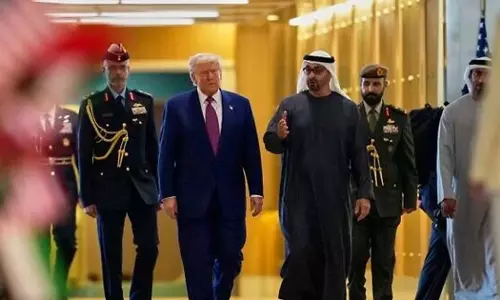 ഡോണൾഡ് ട്രംപ് യുഎഇയിൽ, ശൈഖ് മുഹമ്മദ് സ്വീകരിച്ചു