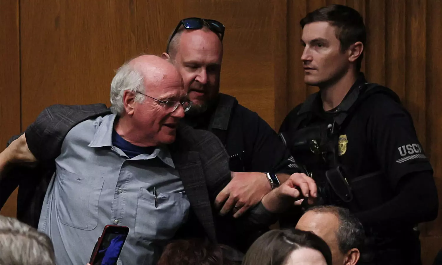 നിങ്ങൾ പാവപ്പെട്ട കുട്ടികളെ കൊല്ലുകയാണ്: ഇസ്രേയലിനെ പിന്തുണച്ചതിന് യുഎസ് സെനറ്റിൽ പ്രതിഷേധിച്ച ബെൻ & ജെറി സഹസ്ഥാപകൻ ബെൻ കോഹൻ അറസ്റ്റിൽ