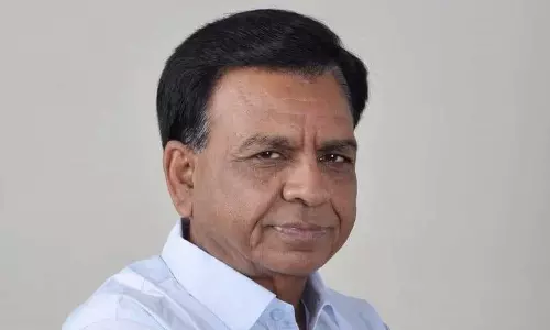 സേനയും സൈനികരും നരേന്ദ്രമോദിയുടെ കാൽക്കൽ വണങ്ങുന്നു; വിവാദ പ്രസ്താവനയുമായി മധ്യപ്രദേശ് ഉപമുഖ്യമന്ത്രി സേനയും സൈനികരും നരേന്ദ്രമോദിയുടെ കാൽക്കൽ വണങ്ങുന്നു; വിവാദ പ്രസ്താവനയുമായി മധ്യപ്രദേശ് ഉപമുഖ്യമന്ത്രി