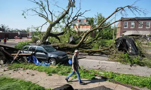 Tornadoes kill at least 21 in US states of Missouri and Kentucky