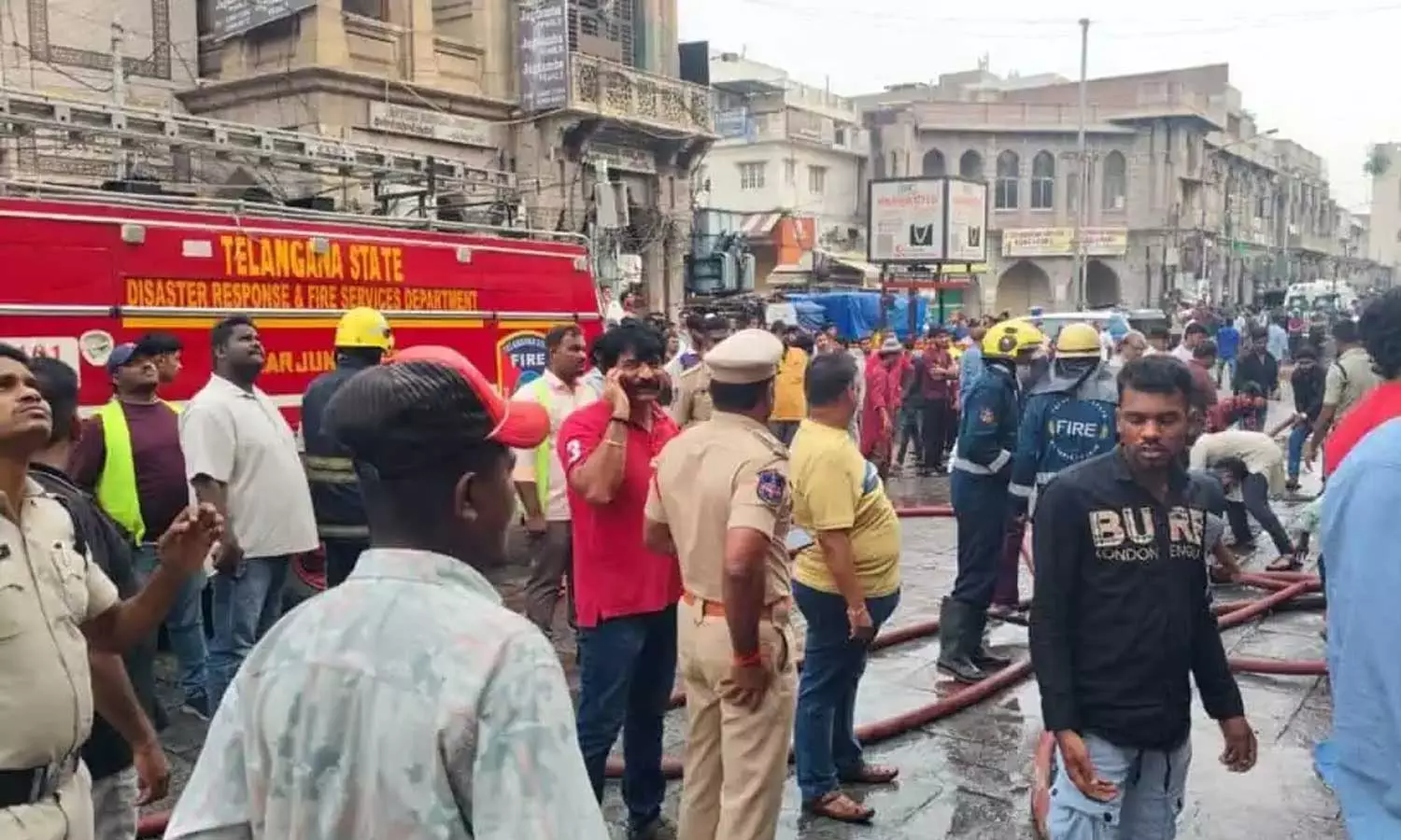 ഹൈദരാബാദിൽ ചാർമിനാറിന് സമീപം വൻ തീപിടിത്തം; രണ്ട് കുട്ടികൾ ഉൾപ്പടെ 17  പേർ മരിച്ചു