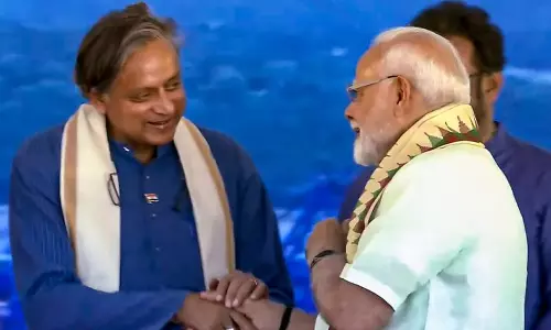 പാർട്ടിയിൽ നിന്ന് അകന്ന് കേന്ദ്രത്തോട് അടുത്തെന്ന് വിലയിരുത്തല്‍;  ശശി തരൂരിനെതിരെ നിലപാട് കടുപ്പിക്കാൻ കോൺഗ്രസ്‌