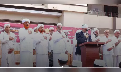 12 ലക്ഷത്തോളം വിദ്യാർഥികളെ അണിനിരത്തി സമസ്തയുടെ ലഹരിവിരുദ്ധ ക്യാമ്പയിൻ 12 ലക്ഷത്തോളം വിദ്യാർഥികളെ അണിനിരത്തി സമസ്തയുടെ ലഹരിവിരുദ്ധ ക്യാമ്പയിൻ