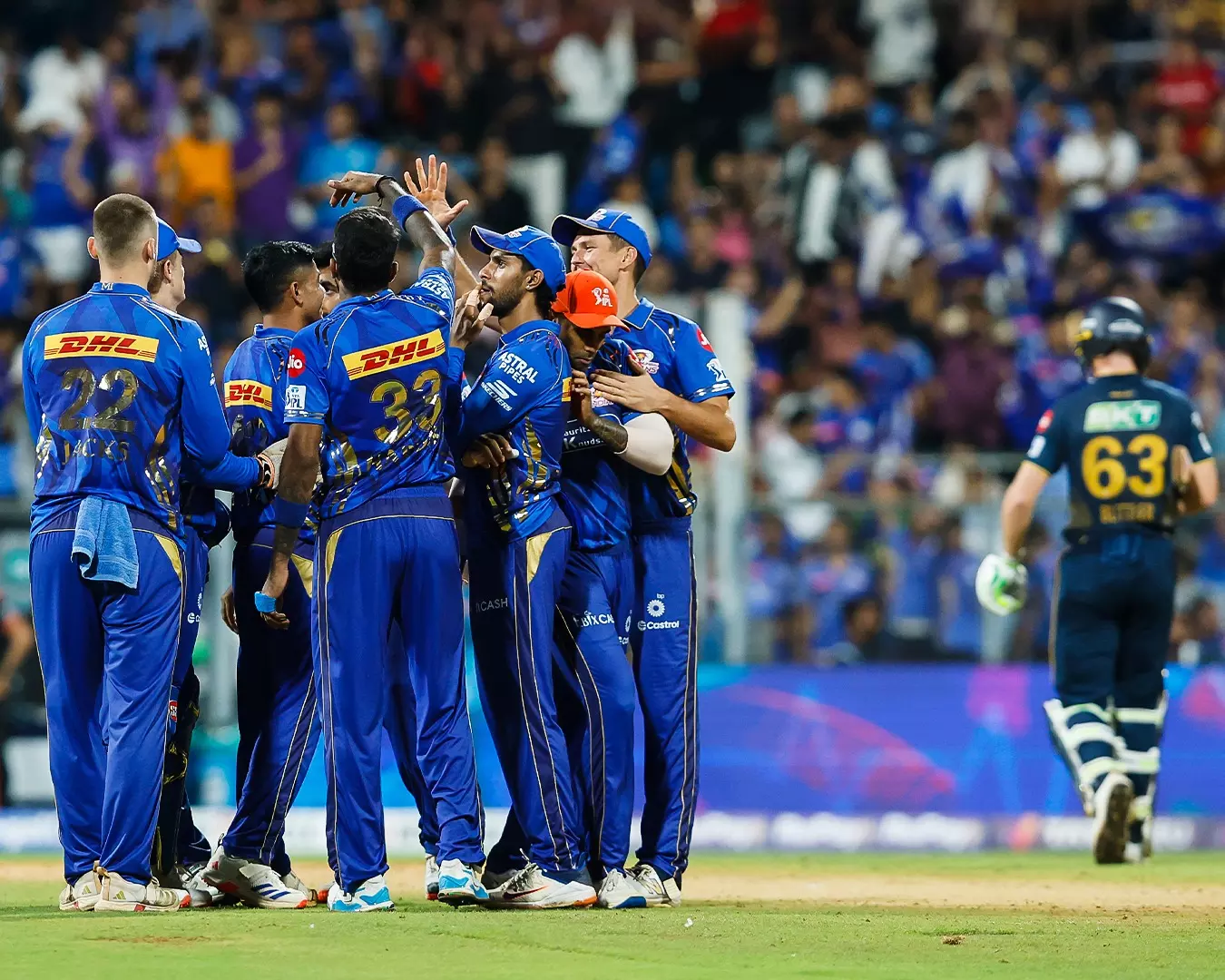 ഒറ്റ സ്പോട്ട്, മൂന്ന് ടീമുകള്‍;  മുംബൈയുടെ വഴിമുടക്കുമോ ഡല്‍ഹി?