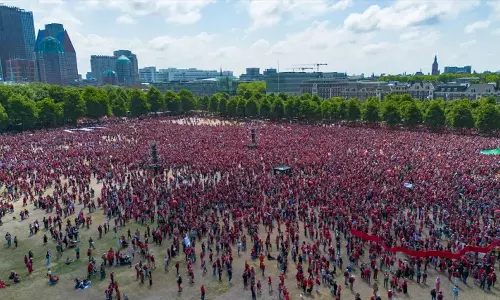 ഇസ്രായേലിനെതിരെ നെതർലാൻഡ്സ് സർക്കാർ നടപടി സ്വീകരിക്കണം: ഗസ്സക്ക് പിന്തുണയുമായി ഹേഗിൽ പടുകൂറ്റൻ റാലി ഇസ്രായേലിനെതിരെ നെതർലാൻഡ്സ് സർക്കാർ നടപടി സ്വീകരിക്കണം: ഗസ്സക്ക് പിന്തുണയുമായി ഹേഗിൽ പടുകൂറ്റൻ റാലി
