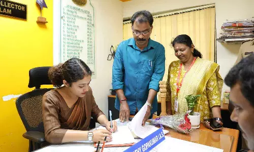ഐഎഎസ് ഇടത് കൈപ്പിടിയിലൊതുക്കിയ പാർവതി ഗോപകുമാർ ഇനി എറണാകുളം അസിസ്റ്റന്റ് കലക്ടർ