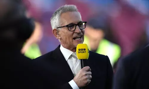 ‘‘ഞാൻ ഫലസ്തീനൊപ്പം തന്നെ; പോസ്റ്റിലെ ജൂതവിരുദ്ധ ചിഹ്നം അറിയാതെ ഉൾപ്പെട്ടത്’’ -ബിബിസി വിട്ട് ഗാരി ലിനേക്കർ ‘‘ഞാൻ ഫലസ്തീനൊപ്പം തന്നെ; പോസ്റ്റിലെ ജൂതവിരുദ്ധ ചിഹ്നം അറിയാതെ ഉൾപ്പെട്ടത്’’ -ബിബിസി വിട്ട് ഗാരി ലിനേക്കർ