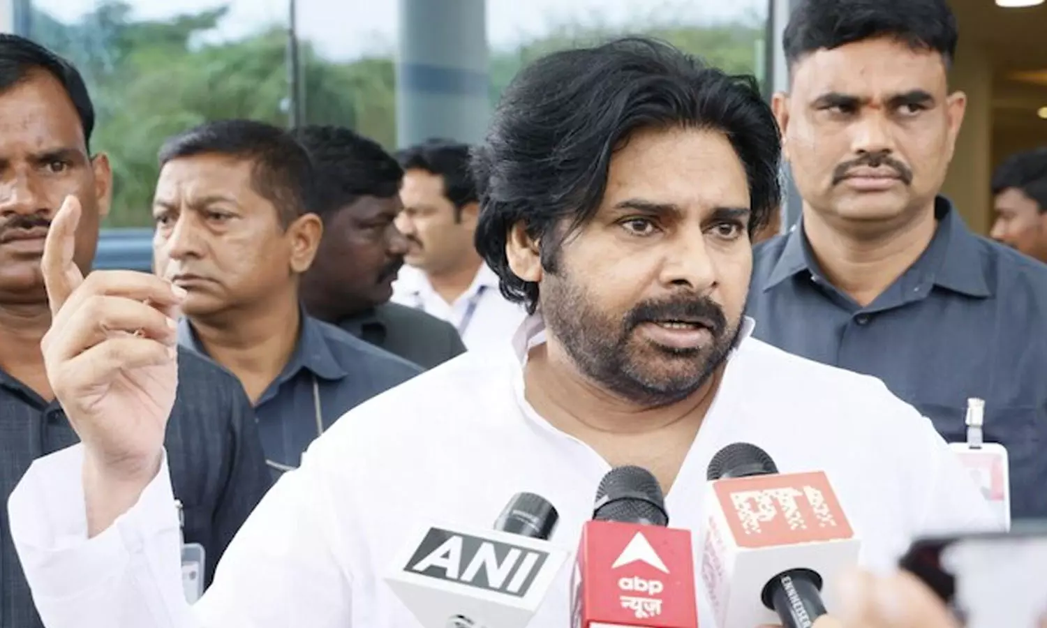 റോഹിംഗ്യൻ അഭയാർഥികൾ നമ്മുടെ യുവാക്കളുടെ ജോലി അവസരങ്ങൾ തട്ടിയെടുക്കുന്നു: പവൻ കല്യാൺ റോഹിംഗ്യൻ അഭയാർഥികൾ നമ്മുടെ യുവാക്കളുടെ ജോലി അവസരങ്ങൾ തട്ടിയെടുക്കുന്നു: പവൻ കല്യാൺ