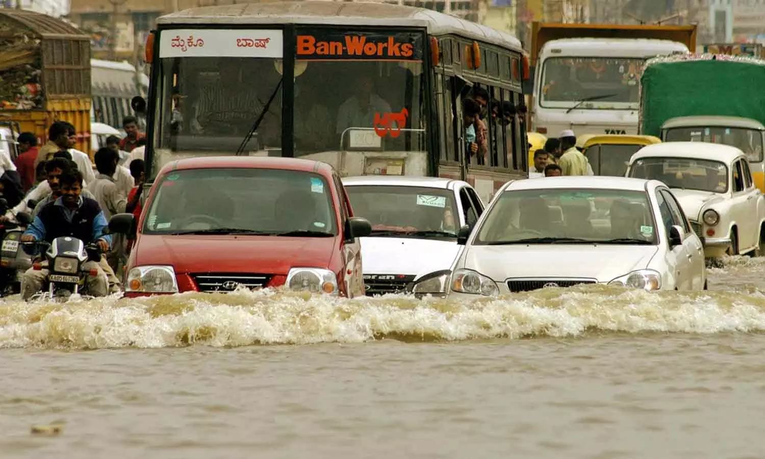 കനത്ത മഴ; ബംഗളൂരുവിൽ മൂന്ന് മരണം, 500 ൽ അധികം വീടുകൾ വെള്ളത്തിനടിയിലായി