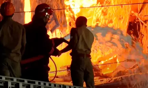 കോഴിക്കോട് പുതിയ സ്റ്റാന്‍ഡിലെ തീപിടിത്തം: കലക്ടർ ഇന്ന് സർക്കാരിന് റിപ്പോർട്ട് സമർപ്പിക്കും