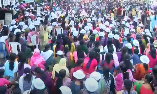 ആശാ സമരം നൂറാം ദിവസത്തിലേക്ക്; ഇന്ന് പന്തം കൊളുത്തി പ്രതിഷേധിക്കും ആശാ സമരം നൂറാം ദിവസത്തിലേക്ക്; ഇന്ന് പന്തം കൊളുത്തി പ്രതിഷേധിക്കും