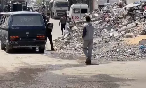 ഇസ്രായേല് ക്രൂരത തുടരുന്നു; ഗസ്സയിലെ ഖാൻയൂനുസിൽ നിന്ന് ഫലസ്തീനികളെ പുറന്തള്ളി ഇസ്രായേല് ക്രൂരത തുടരുന്നു; ഗസ്സയിലെ ഖാൻയൂനുസിൽ നിന്ന് ഫലസ്തീനികളെ പുറന്തള്ളി