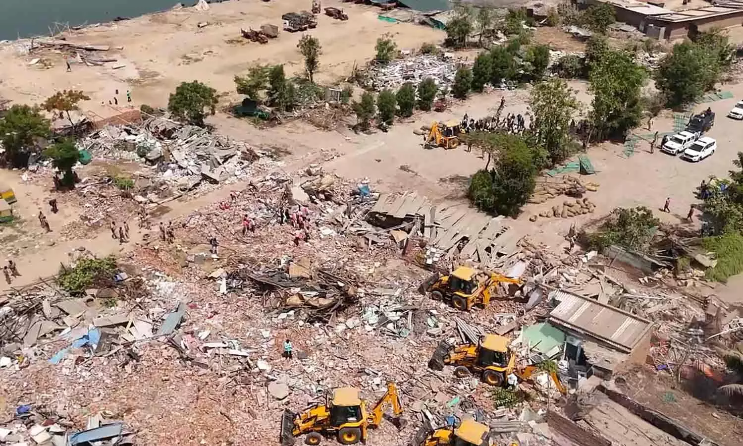 ഗുജറാത്തിൽ മുസ്ലിം ഭൂരിപക്ഷ മേഖലയിൽ ബുൾഡോസർ രാജ് ഗുജറാത്തിൽ മുസ്ലിം ഭൂരിപക്ഷ മേഖലയിൽ ബുൾഡോസർ രാജ്