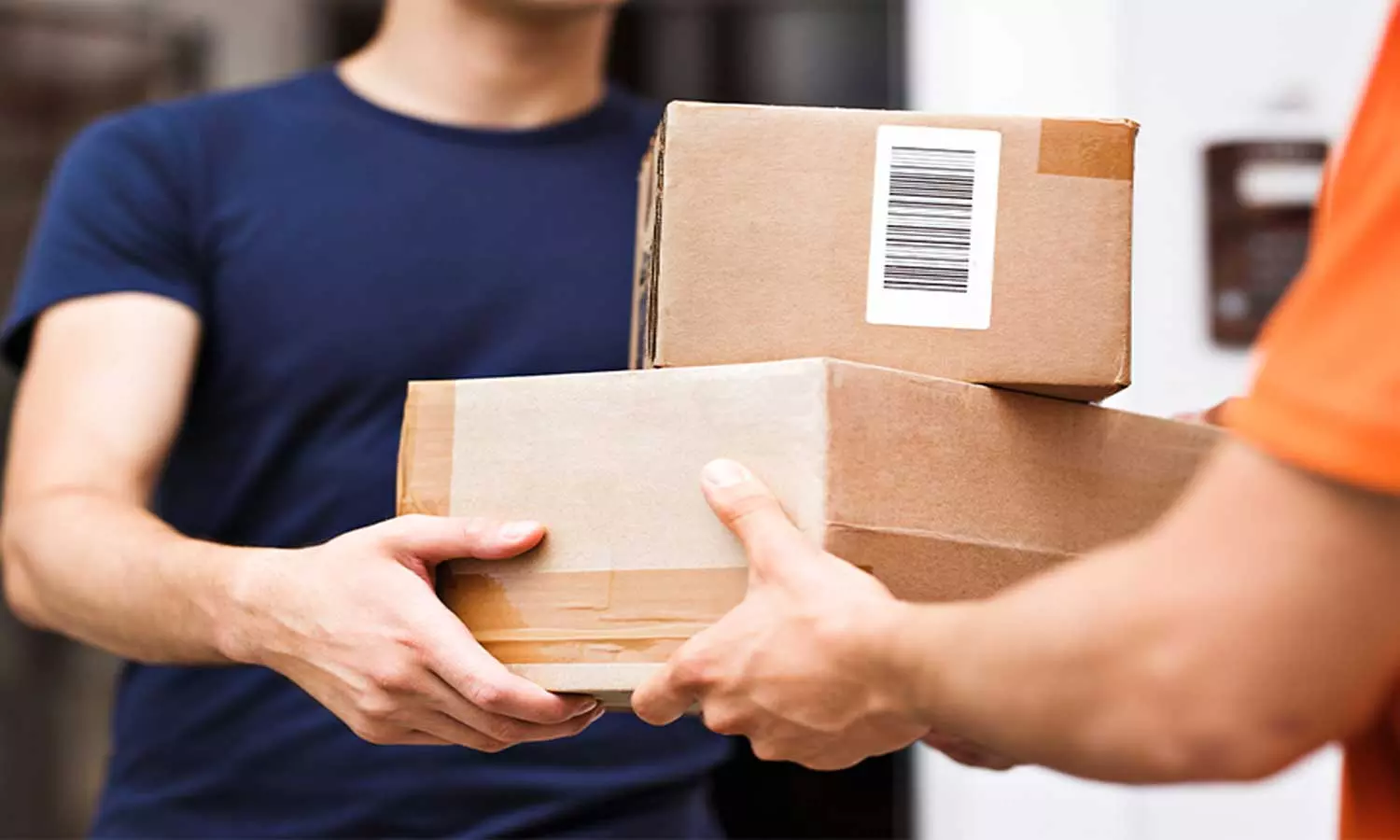 പാഴ്സൽ പൊട്ടിച്ച പെട്ടി അലക്ഷ്യമായി വലിച്ചെറിയാറുണ്ടോ? ശ്രദ്ധിച്ചില്ലേൽ കിട്ടുക മുട്ടൻ പണി..എന്താണ് ഓൺലൈൻ ഡെലിവറി ബോക്സ് തട്ടിപ്പ്? പാഴ്സൽ പൊട്ടിച്ച പെട്ടി അലക്ഷ്യമായി വലിച്ചെറിയാറുണ്ടോ? ശ്രദ്ധിച്ചില്ലേൽ കിട്ടുക മുട്ടൻ പണി..എന്താണ് ഓൺലൈൻ ഡെലിവറി ബോക്സ് തട്ടിപ്പ്?