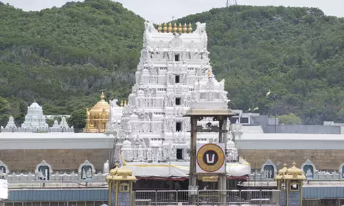 ക്ഷേത്ര സുരക്ഷയില് ആശങ്ക; തിരുമല തിരുപ്പതി ക്ഷേത്രത്തില് മുഖം തിരിച്ചറിയാനുള്ള എഐ സാങ്കേതിക വിദ്യ സ്ഥാപിക്കുന്നു ക്ഷേത്ര സുരക്ഷയില് ആശങ്ക; തിരുമല തിരുപ്പതി ക്ഷേത്രത്തില് മുഖം തിരിച്ചറിയാനുള്ള എഐ സാങ്കേതിക വിദ്യ സ്ഥാപിക്കുന്നു