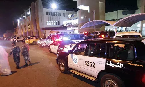 വനിതാ പൊലീസ് ഇല്ലാതെ സ്ത്രീകളുടെ വാഹനത്തിൽ പരിശോധന പാടില്ല; കുവൈത്ത് ക്രിമിനൽ കോടതി വനിതാ പൊലീസ് ഇല്ലാതെ സ്ത്രീകളുടെ വാഹനത്തിൽ പരിശോധന പാടില്ല; കുവൈത്ത് ക്രിമിനൽ കോടതി