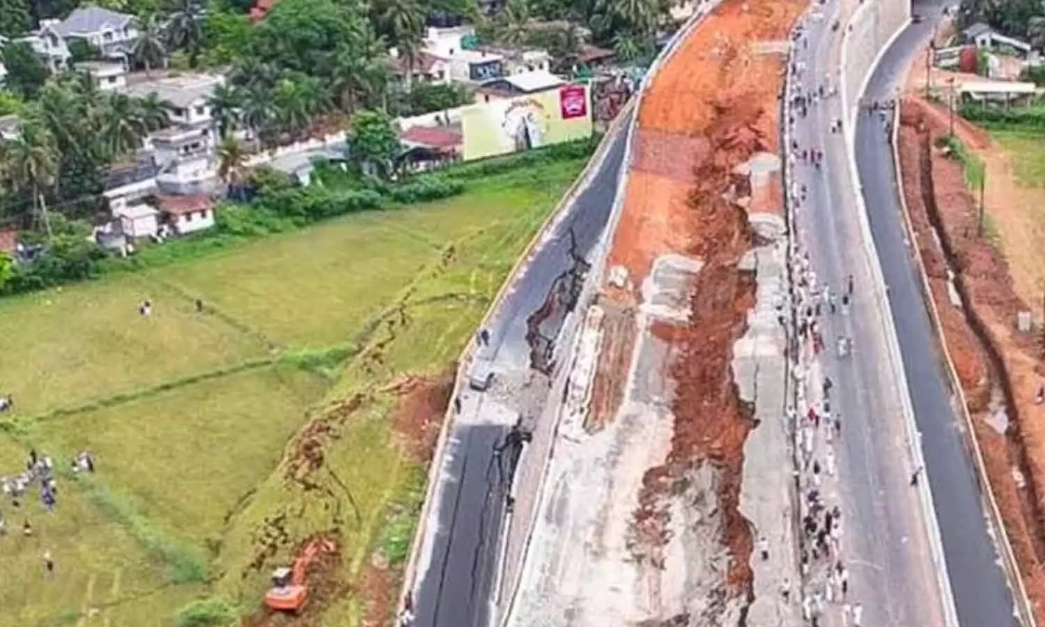 ദേശീയപാതാ തകർച്ച; സംഭവിച്ച കാര്യങ്ങളിൽ സന്തോഷമില്ലെന്ന് കോടതി ദേശീയപാതാ തകർച്ച; സംഭവിച്ച കാര്യങ്ങളിൽ സന്തോഷമില്ലെന്ന് കോടതി