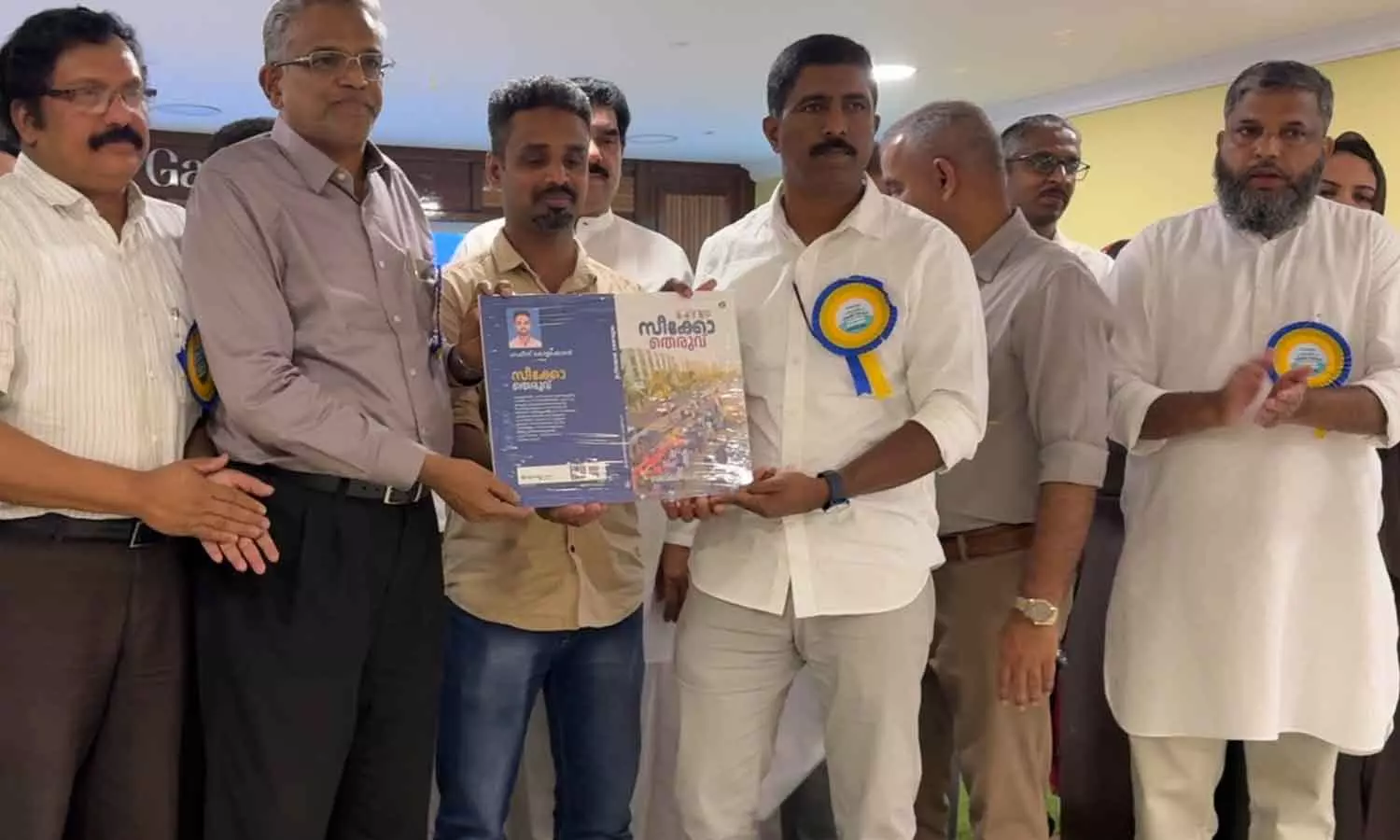 ദമ്മാം സീക്കോയിലെ പ്രവാസ ജീവിതങ്ങളുടെ കഥ; സീക്കോ തെരുവ് പുസ്തകം പ്രകാശനം ചെയ്തു ദമ്മാം സീക്കോയിലെ പ്രവാസ ജീവിതങ്ങളുടെ കഥ; സീക്കോ തെരുവ് പുസ്തകം പ്രകാശനം ചെയ്തു