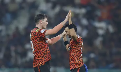 റണ്‍മലയില്‍ തട്ടി വീണ് ആര്‍ സി ബി; ഹൈദരാബാദിന് 42 റണ്‍സ് ജയം