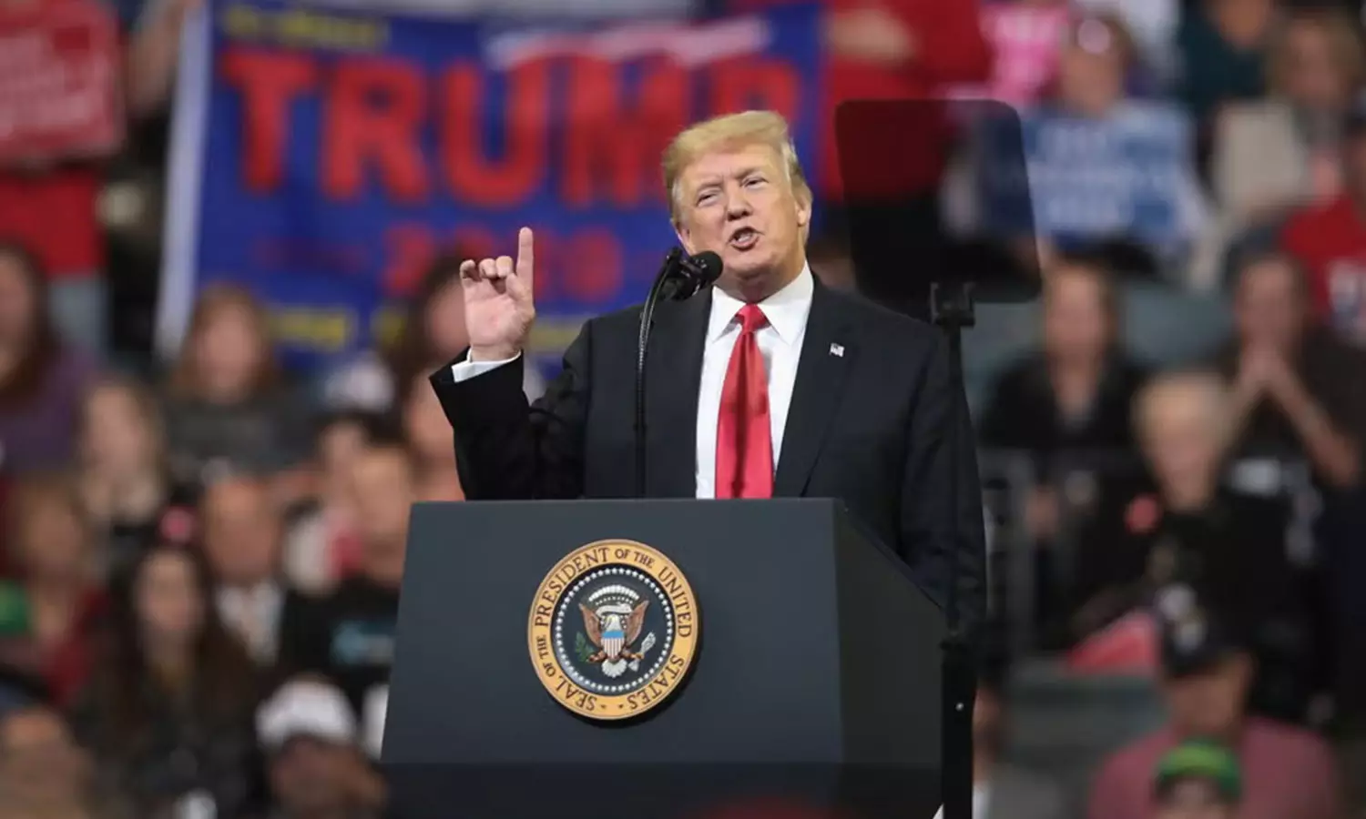 Donald Trump Threatens Apple And Samsung With 25% Tariff