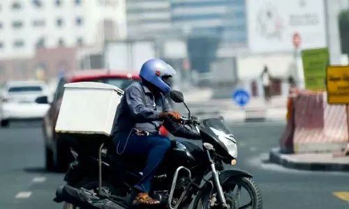 ചൂട് കനത്തു: കുവൈത്തിൽ ഡെലിവറി ബൈക്കുകൾക്ക് പകൽ സമയങ്ങളിൽ നിയന്ത്രണം ചൂട് കനത്തു: കുവൈത്തിൽ ഡെലിവറി ബൈക്കുകൾക്ക് പകൽ സമയങ്ങളിൽ നിയന്ത്രണം