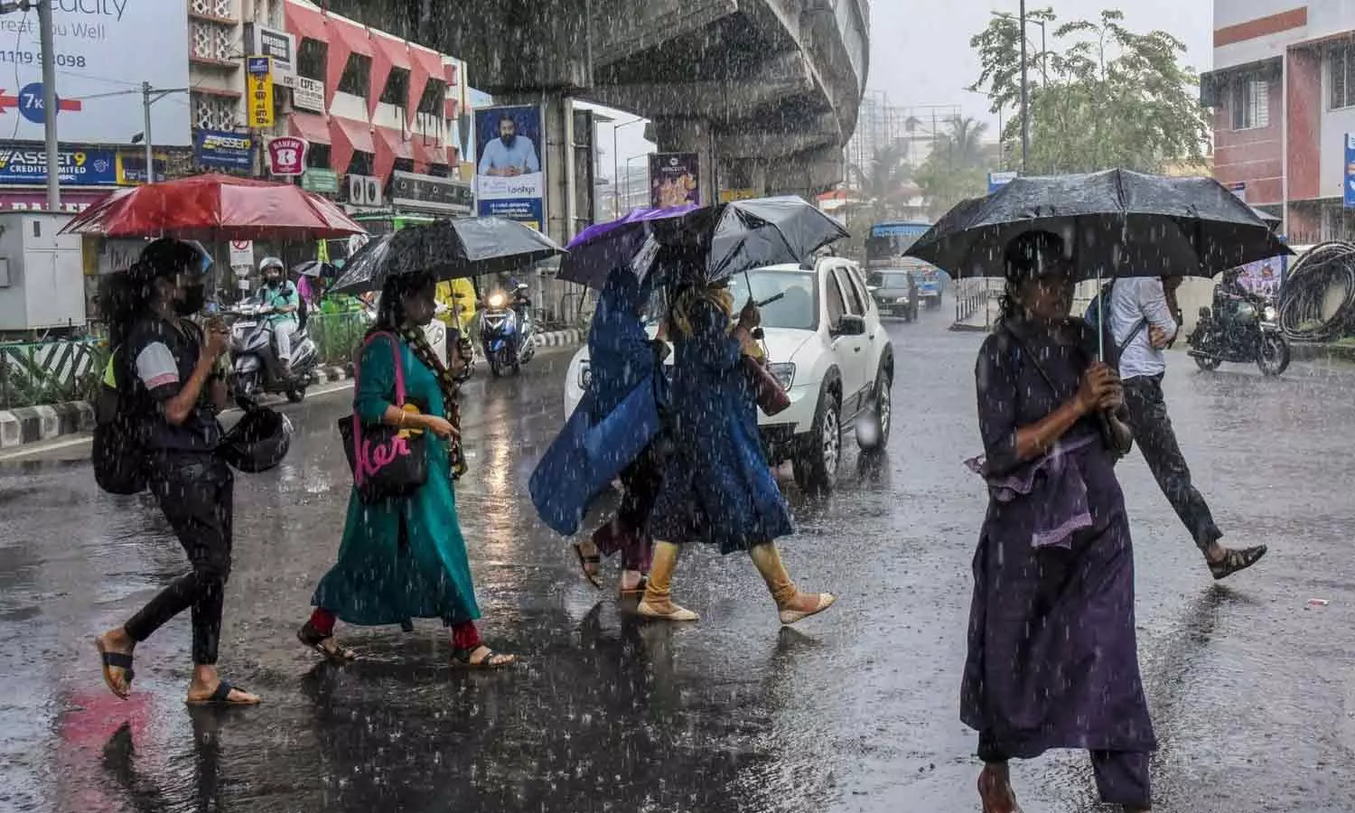 സംസ്ഥാനത്ത് മഴ കനത്തു; കോഴിക്കോട് സംരക്ഷണ ഭിത്തി തകർന്നു വീണ് ഒന്നര മാസം പ്രായമായ കുഞ്ഞിന് പരിക്ക് സംസ്ഥാനത്ത് മഴ കനത്തു; കോഴിക്കോട് സംരക്ഷണ ഭിത്തി തകർന്നു വീണ് ഒന്നര മാസം പ്രായമായ കുഞ്ഞിന് പരിക്ക്