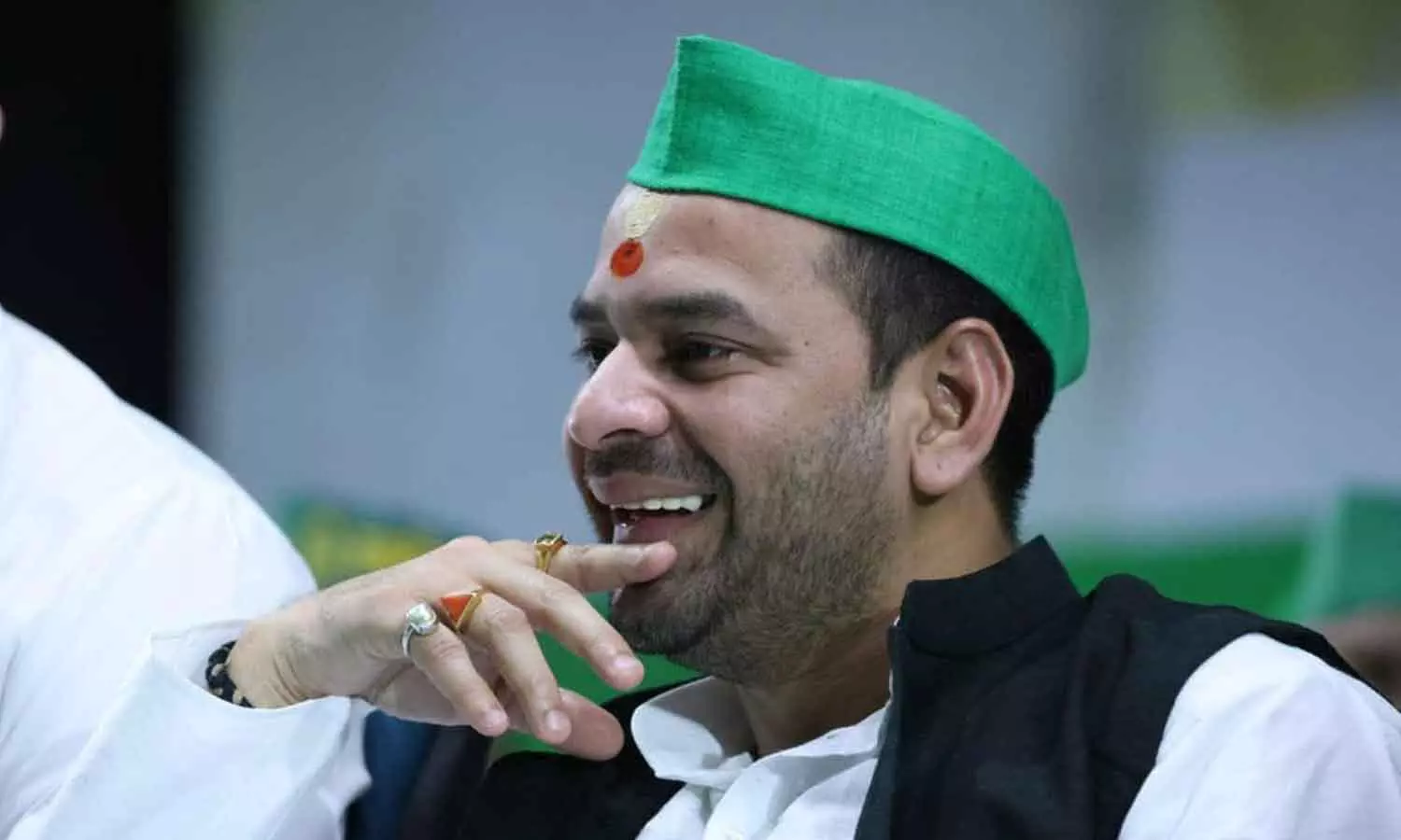 Lalu Prasad Yadav expels son Tej Pratap from RJD Lalu Prasad Yadav expels son Tej Pratap from RJD