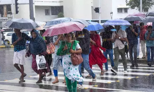 സംസ്ഥാനത്ത് വ്യാപക നാശം വിതച്ച് കാലവർഷം; മൂന്നു മരണം