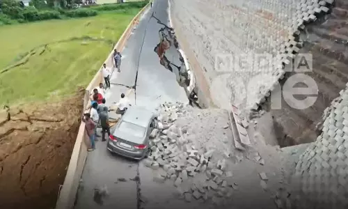 കൂരിയാട് ദേശീയപാത തകർച്ച; പ്രദേശത്ത് വൻ ഗതാഗതക്കുരുക്ക്