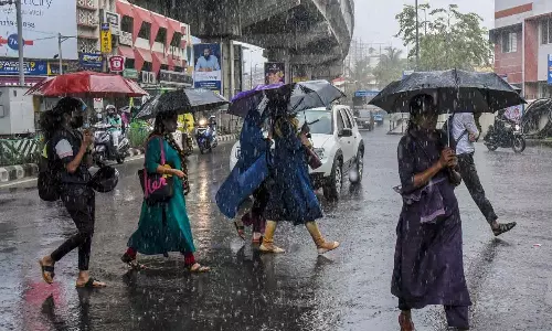 സംസ്ഥാനത്ത് മഴ കനത്തു; കോഴിക്കോട് സംരക്ഷണ ഭിത്തി തകർന്നു വീണ് ഒന്നര മാസം പ്രായമായ കുഞ്ഞിന് പരിക്ക്