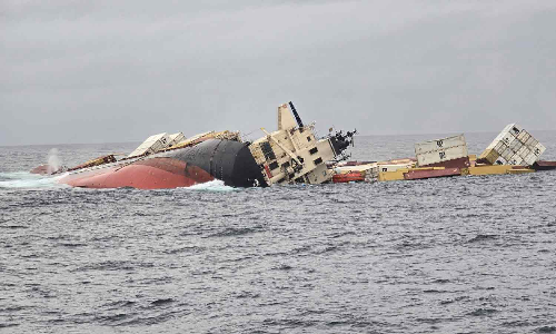 കണ്ടെയ്‌നറുകൾ തൊടരുത്, അടുത്ത് പോകരുത്; ശേഖർ കുര്യാക്കോസ്