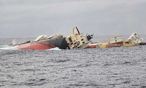 മുങ്ങിയ കപ്പലിൽ 643 കണ്ടെയ്നറുകൾ, നാൽപതെണ്ണം ഒഴുകിപ്പോയി,13 ൽ അപകടകരമായ രാസവസ്തുക്കൾ