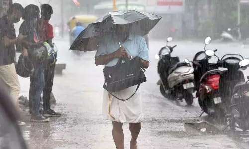 ശക്തമായ മഴയിൽ വടക്കൻ കേരളത്തിലും വ്യാപക നാശനഷ്ടം; പാലക്കാടും കോഴിക്കോടും വെള്ളക്കെട്ടിൽ വീണ് രണ്ട് മരണം
