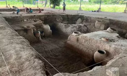 Archaeologist refuses to revise Keeladi report