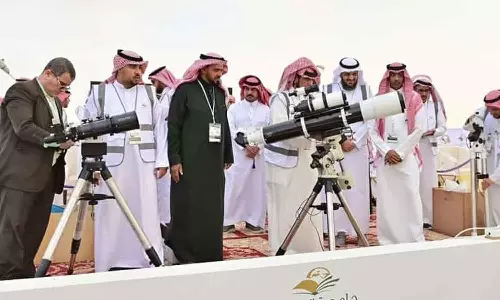 സൗദിയിൽ നാളെ മാസപ്പിറവി നിരീക്ഷണം; ഹജ്ജിന്റെ തിരക്കിലേക്ക് മക്കാ നഗരി സൗദിയിൽ നാളെ മാസപ്പിറവി നിരീക്ഷണം; ഹജ്ജിന്റെ തിരക്കിലേക്ക് മക്കാ നഗരി