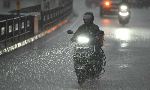 കനത്ത മഴ: കോഴിക്കോടും കോട്ടയത്തും വിദ്യാഭ്യാസ സ്ഥാപനങ്ങൾക്ക് അവധി