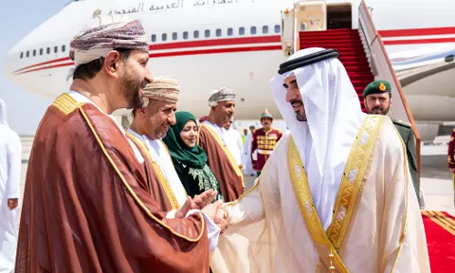 Dubai Crown Prince receives warm welcome in Oman
